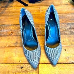 Charles by Charles David high heels in plaid. Size: 5.5